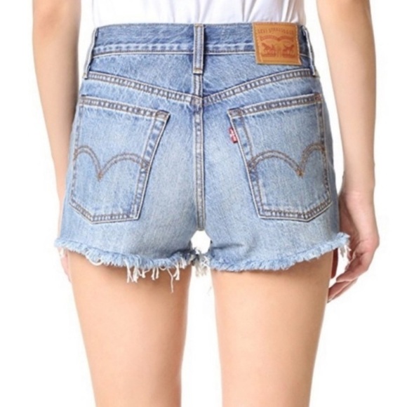 Levis High Rise Wedgie Short in Buena Vista Light - Picture 3 of 13